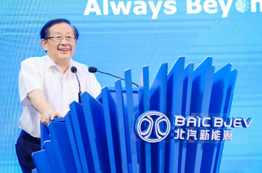 全國政協副主席、中國科協主席萬鋼