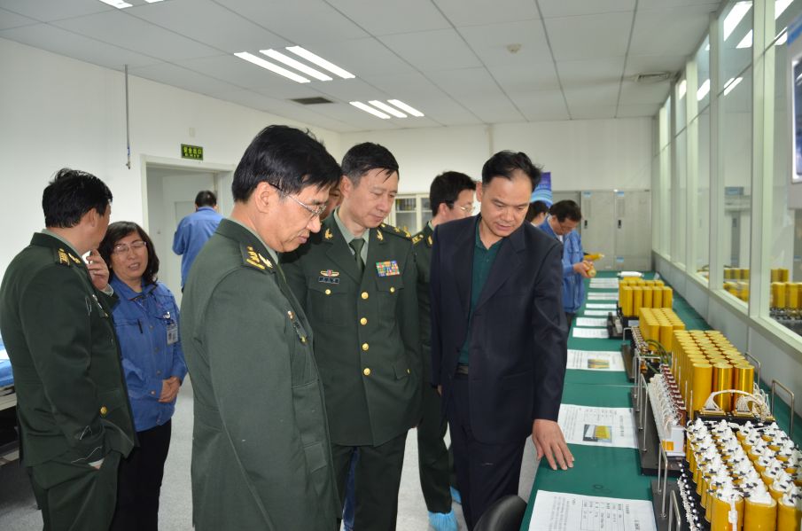 中央軍委裝備發展部副部長張育林中將蒞臨18所調研