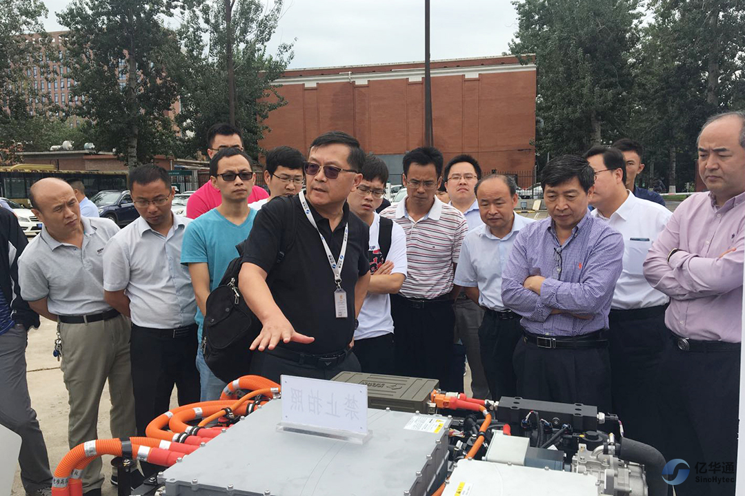 大功率燃料電池發(fā)動機研發(fā)主持人賈能鈾現(xiàn)場介紹