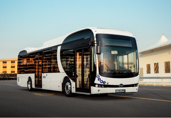 比亞迪12米純電動(dòng)大巴 圖片來(lái)源：企業(yè)供圖