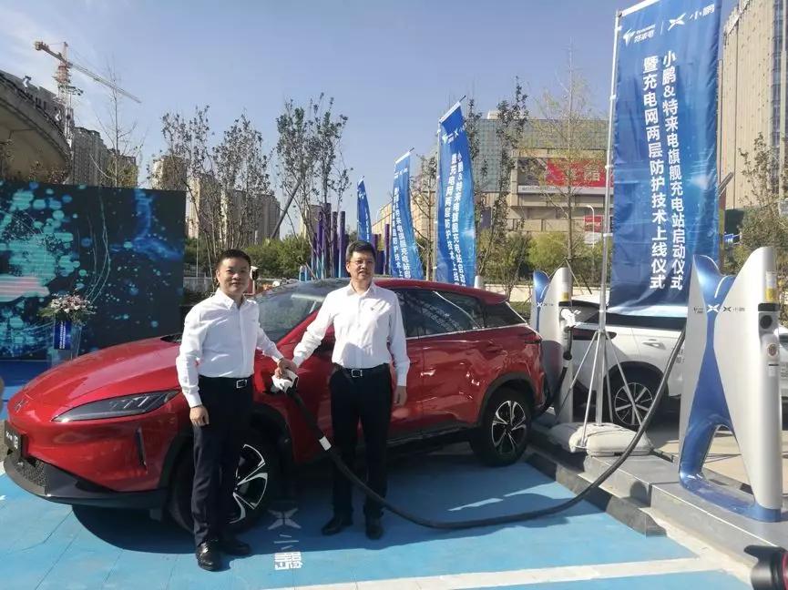 左:小鵬汽車董事長兼CEO何小鵬 右:特來電新能源有限公司董事長于德翔 左:小鵬汽車董事長兼CEO何小鵬 右:特來電新能源有限公司董事長于德翔