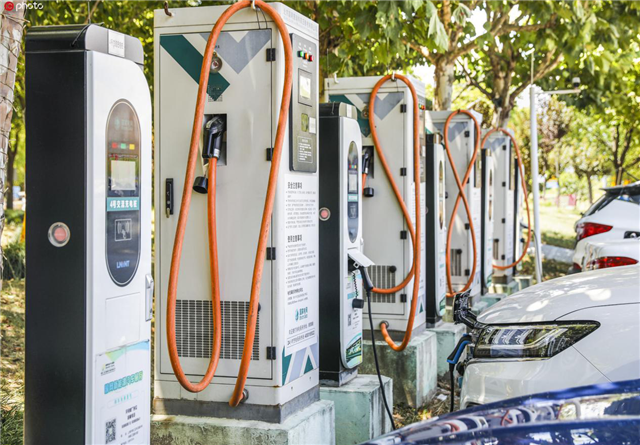 網(wǎng)約車“電動化”提速 多城市開啟“觸電”而行