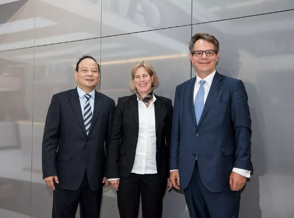 寧德時代與戴姆勒卡客車簽訂電動卡車電池全球采購協議