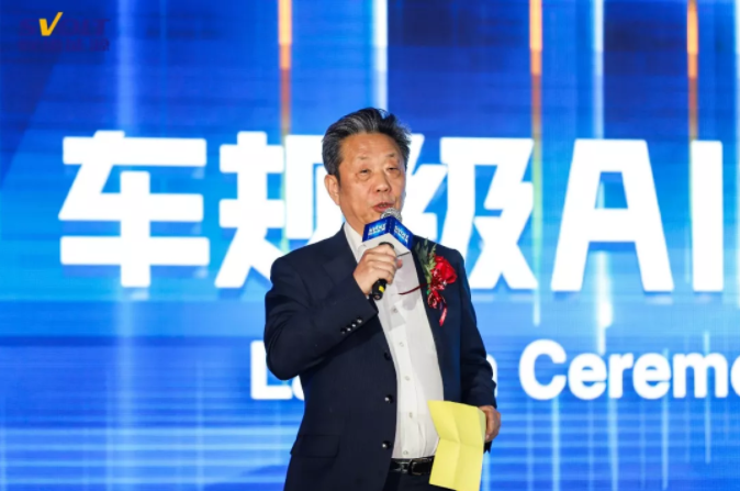 世界汽車聯(lián)合會(huì)主席、中國汽車動(dòng)力電池產(chǎn)業(yè)創(chuàng)新聯(lián)盟理事長董揚(yáng)