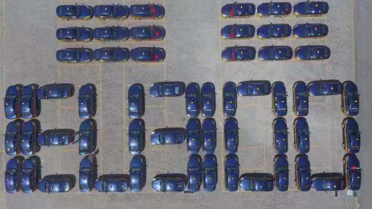 北汽新能源EU300換電出租車投入運營