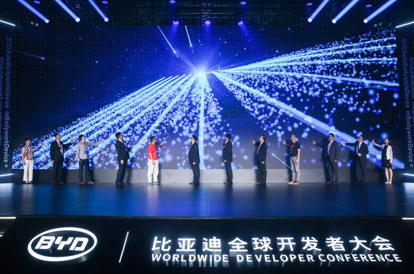 2018年，比亞迪舉辦了汽車發(fā)展史上的首次全球開發(fā)者大會