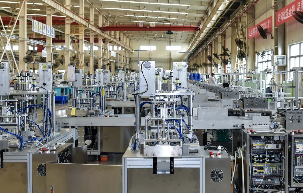 東風制造的首批口罩機下線 每臺產能為100只/分鐘