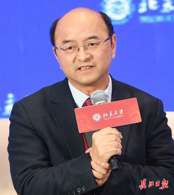 華中科技大學(xué)教授黃云輝