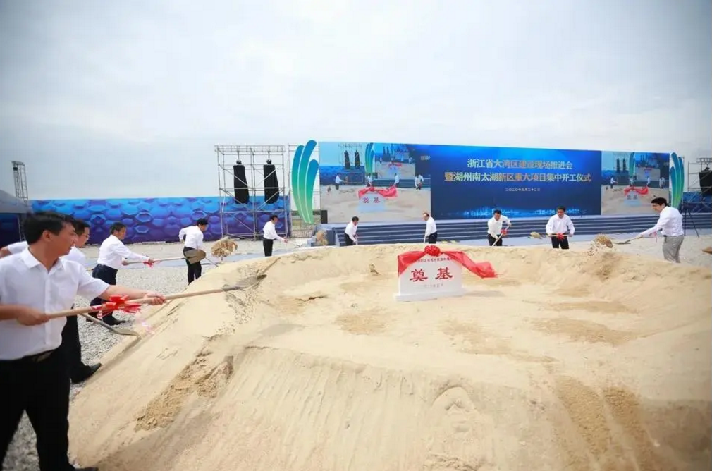 集中開工儀式現(xiàn)場(chǎng)