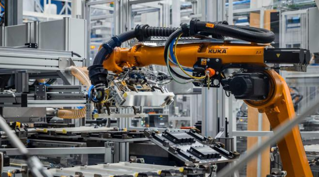 奔馳3大洲7個(gè)城市全球布局9家電池工廠 欲年產(chǎn)50萬臺(tái)