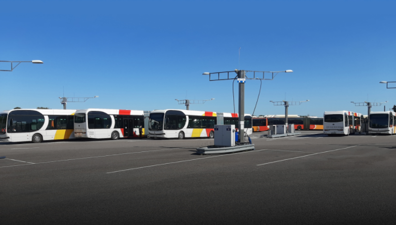 比亞迪18米純電動鉸接大巴車隊