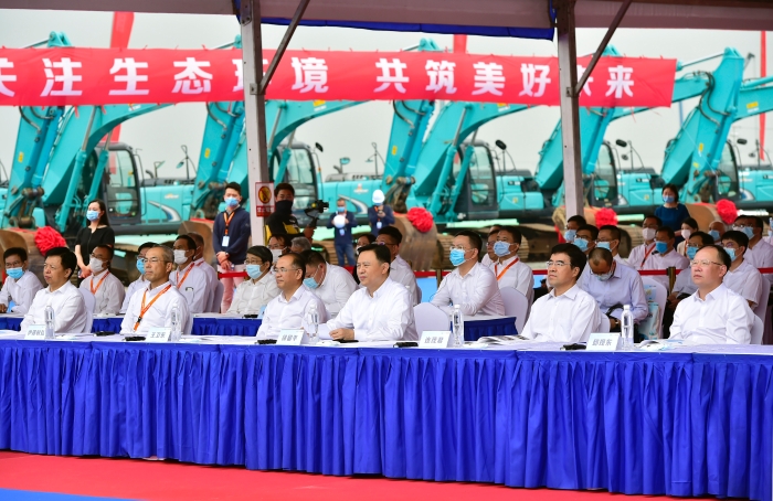 該項目的啟動，標志著中國一汽與豐田汽車新能源戰略全面落地，是一汽豐田堅持科技創新、實現轉型跨越式發展的實踐與努力成果。天津市委常委、濱海新區區委書記連茂君，天津市副市長王衛東，中國一汽董事長、黨委書記徐留平，中國一汽黨委常委、副總經理邱現東，豐田汽車公司執行董事、中國本部長上田達郎，以及一汽豐田總經理柴川早人，一汽豐田黨委書記、常務副總經理黃勇，新聞媒體及經銷商、建設者、一汽豐田員工代表等嘉賓分別通過現場出席和視頻出席的方式，共同見證了一汽豐田新能源分公司項目的正式啟動。    現場出席啟動儀式的領導和嘉賓