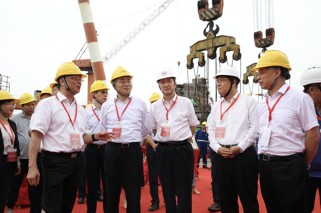 首艘國產(chǎn)內(nèi)河純電池動力集裝箱船正式下水