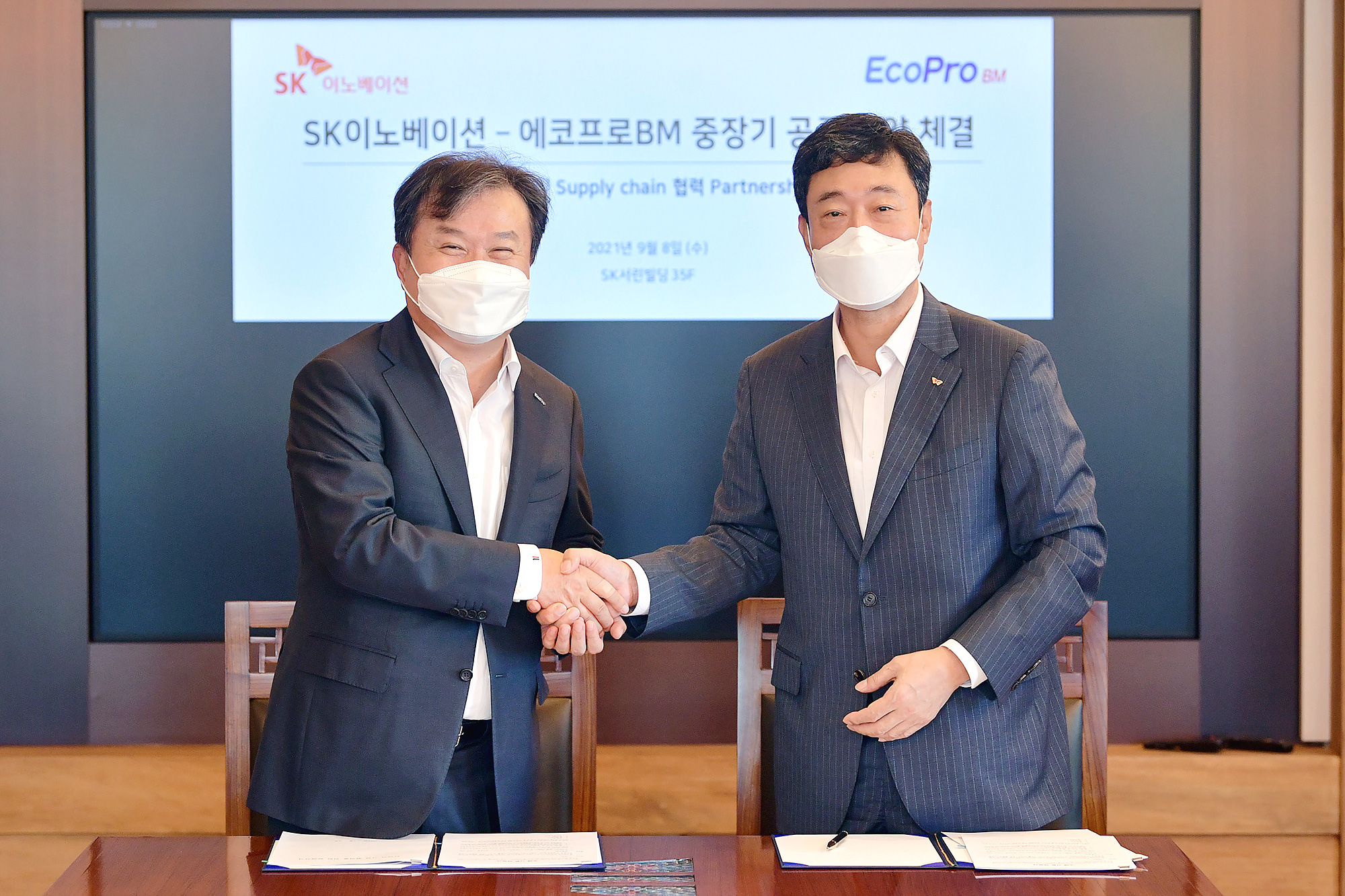 圖/SK創新電池業務Jee Dong-seob和Ecopro董事長李東徹