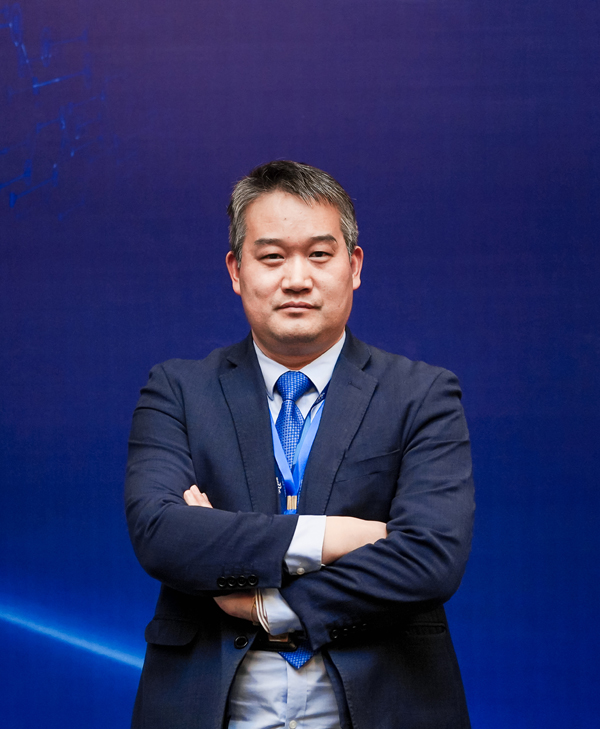 博睿斯重工股份有限公司 執(zhí)行董事/總經(jīng)理 黃騰