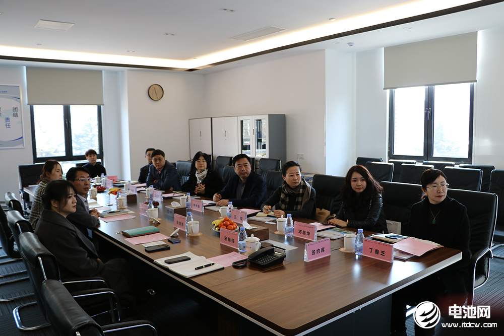 青島市民營經(jīng)濟(jì)發(fā)展局一級調(diào)研員李中強(qiáng)一行到訪海融網(wǎng)山東總部