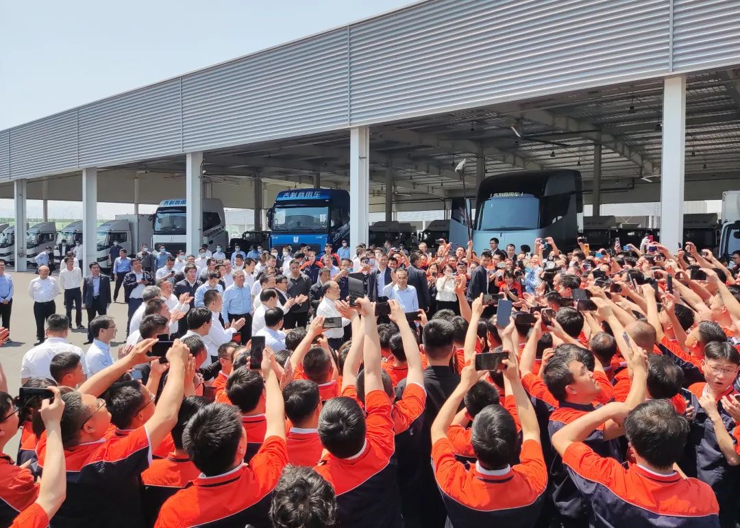 國務院總理李克強考察吉利新能源商用車上饒低碳數智工廠