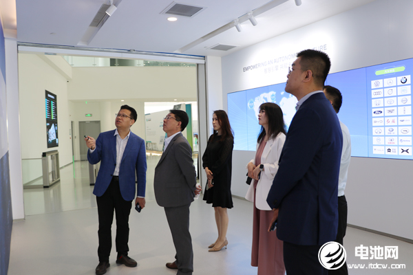 中關(guān)村新型電池技術(shù)創(chuàng)新聯(lián)盟秘書長(zhǎng)于清教一行參觀考察?？怂箍抵圃熘悄?/></p><p style=