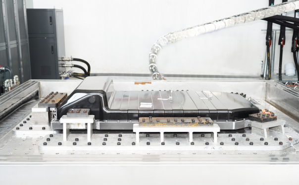 走進蜂巢創(chuàng)新中心 直擊短刀針刺