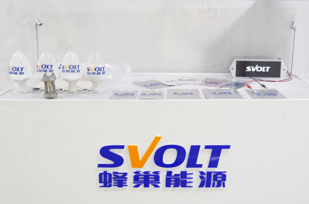 媒體一行走進蜂巢能源無錫全球鋰電創新中心 直擊短刀針刺