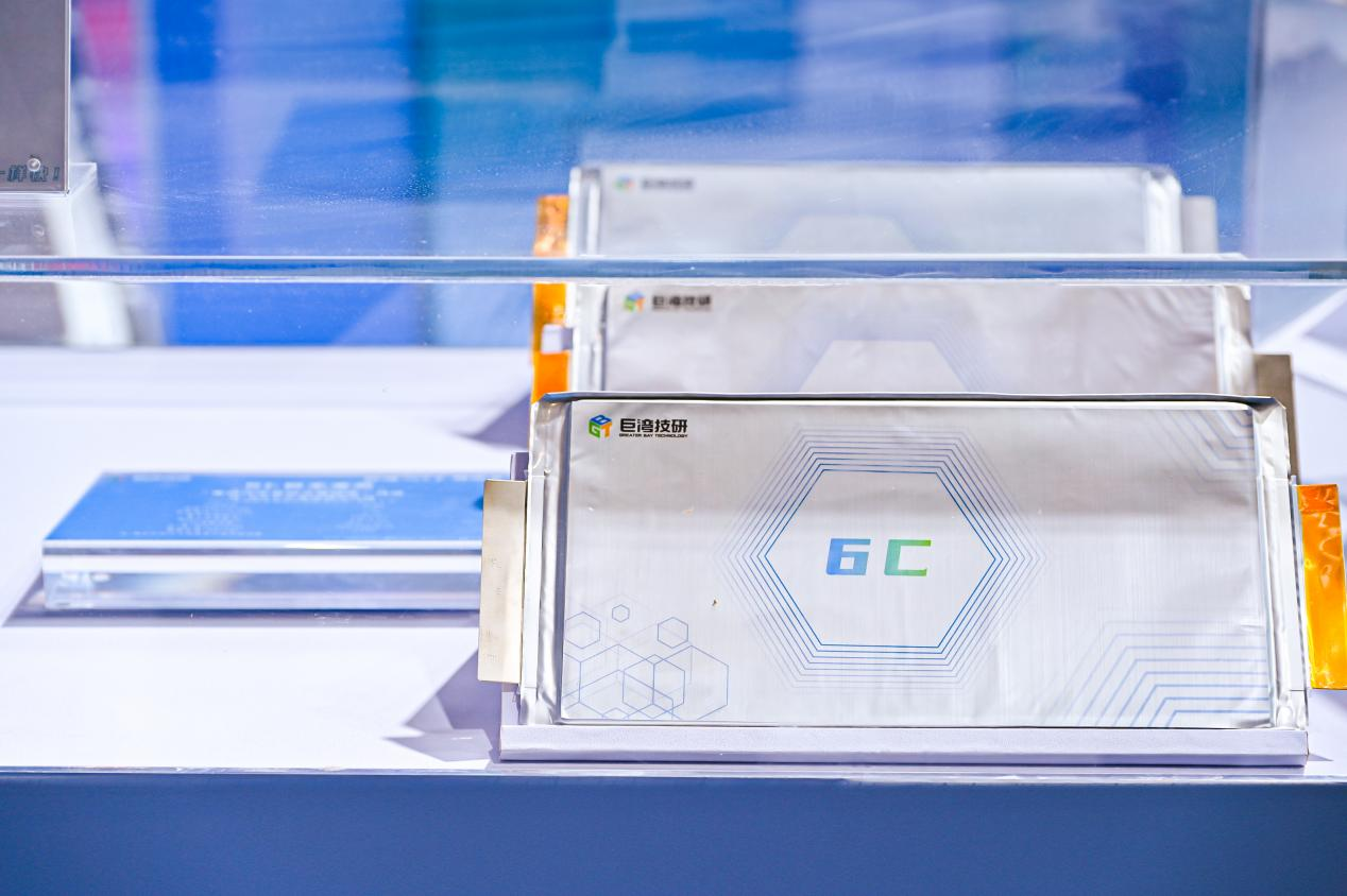 巨灣XFC極速電池亮相2022世界新能源汽車大會