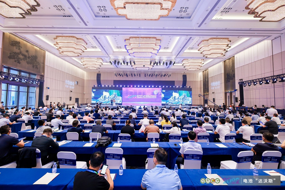 這場(chǎng)論壇上，鋰價(jià)飆漲、新勢(shì)力整合等話題再受熱議