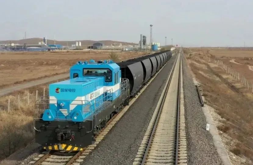 中國首臺氫燃料電池混合動力機(jī)車安全運(yùn)行突破2萬公里