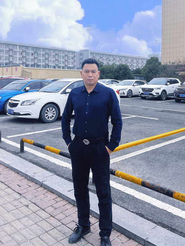 深圳市百瑞空氣處理設(shè)備有限公司銷(xiāo)售總經(jīng)理馬關(guān)松