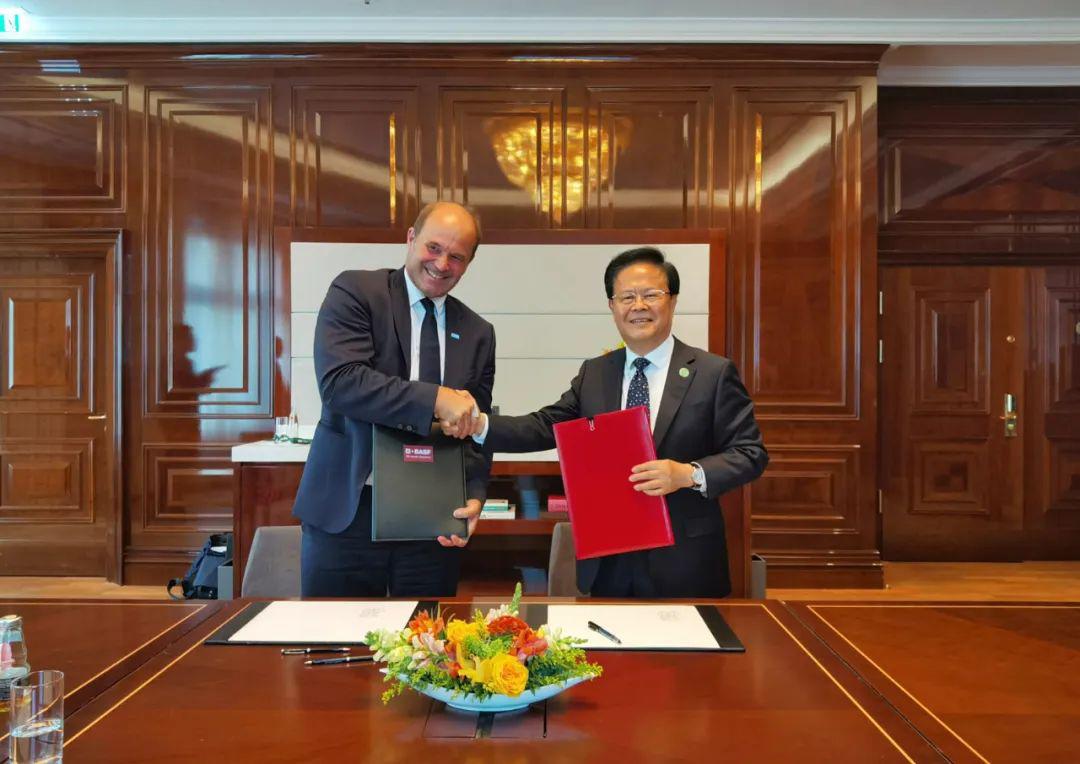 國(guó)家發(fā)展改革委與巴斯夫歐洲公司簽署合作意向書