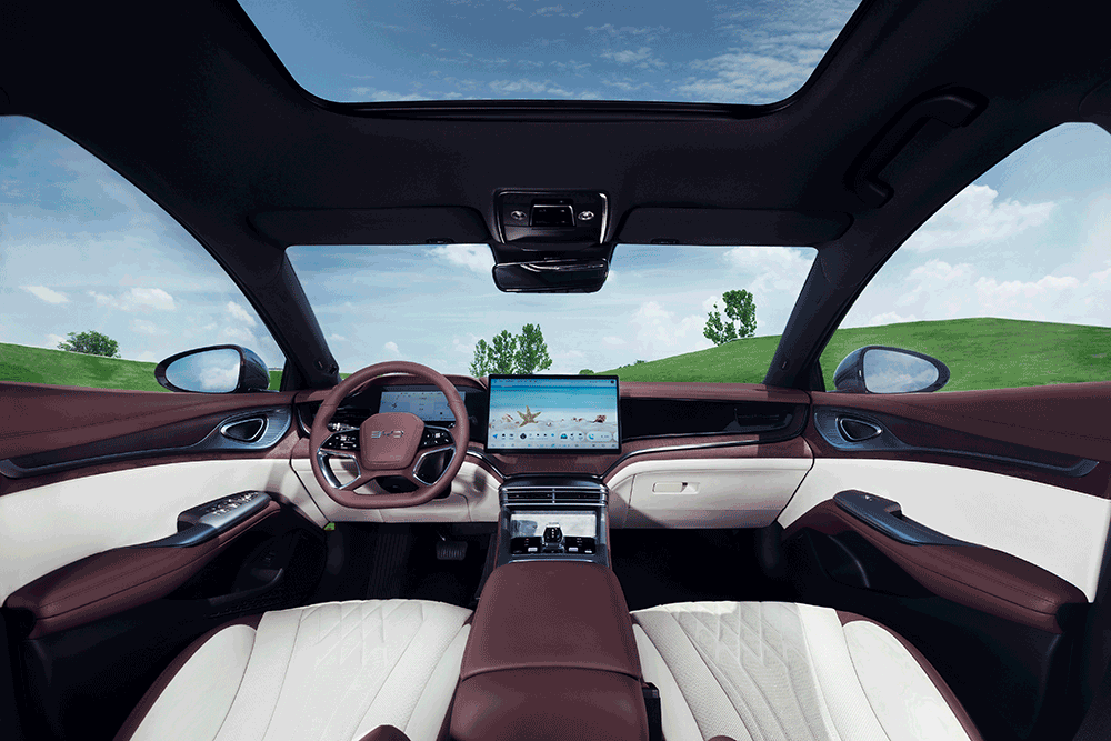 8月25日，比亞迪海洋網“新一代主流中型轎車”——海豹DM-i在成都車展正式開啟預售，共6款車型，預售價格為17.68萬-24.68萬元。