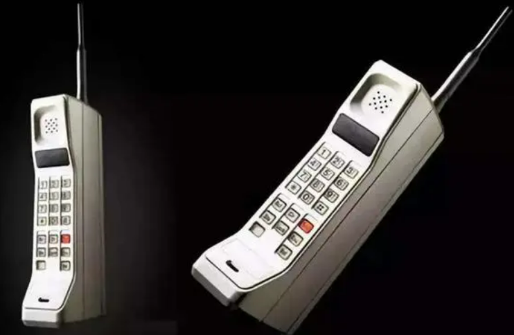 搭載圓柱鎳鎘電池的世界第一款移動(dòng)手機(jī)——摩托羅拉DynaTAC 8000X 搭載圓柱鎳鎘電池的世界第一款移動(dòng)手機(jī)——摩托羅拉DynaTAC 8000X