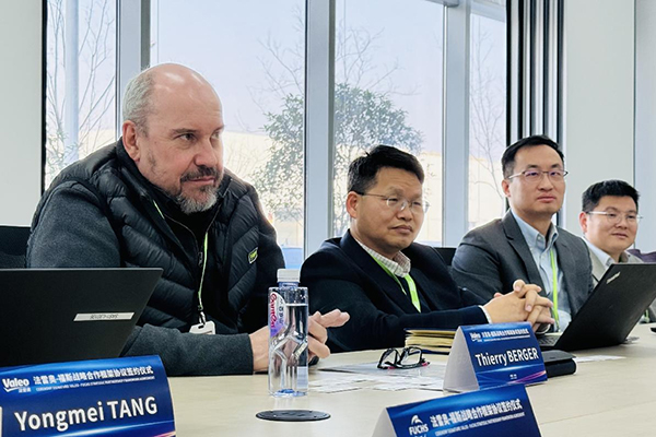 從左至右：法雷奧熱系統中國區副總裁Thierry Berger、熱系統中國區動力總成運營總監王晶、熱系統中國區研發總監楊乾洪、平臺經理孫鍵淇
