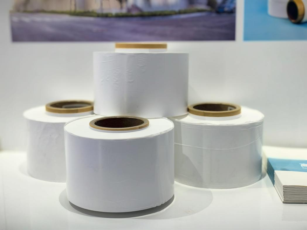 隔膜行業(yè)黑馬明年產(chǎn)能將升至30億㎡ 濕法PP隔膜量產(chǎn)在即