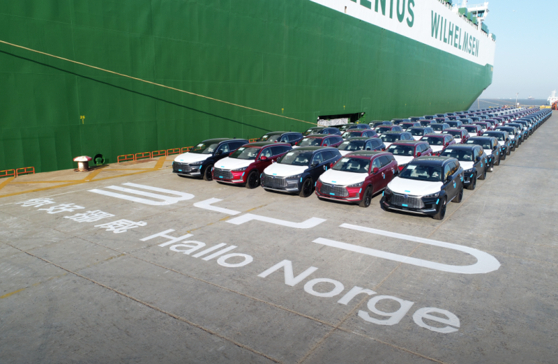 2023年比亞迪凈賺超300億元 研發投入近400億元