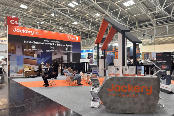 光伏儲(chǔ)能,華寶新能,戶(hù)外儲(chǔ)能