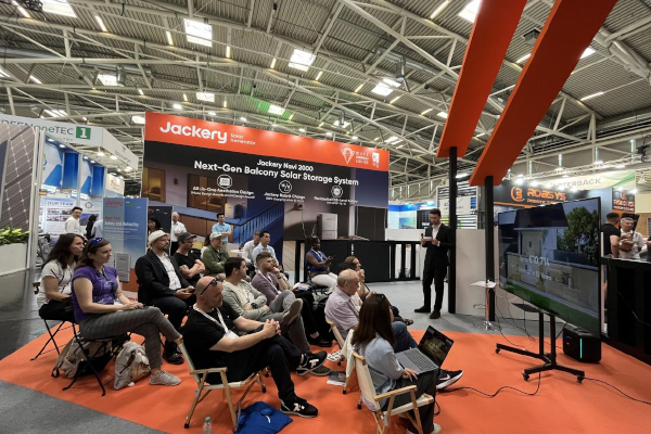 光伏儲(chǔ)能,華寶新能,戶(hù)外儲(chǔ)能