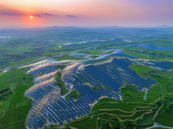 山西晉城澤州北義城光伏發(fā)電場(chǎng) 圖片來源：國家電網(wǎng)