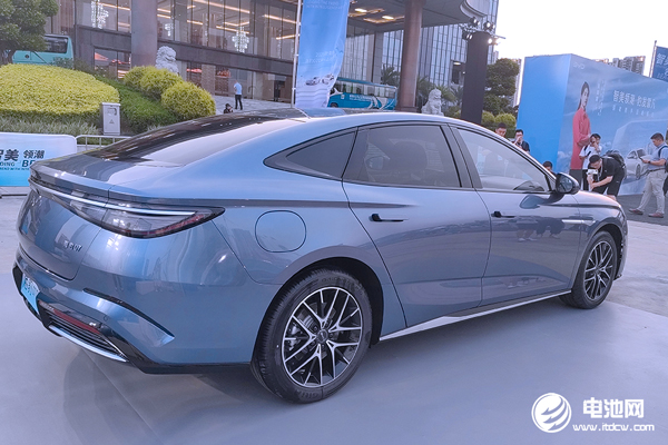 新能源累銷超830萬輛 比亞迪中大型轎車價格殺入13萬級