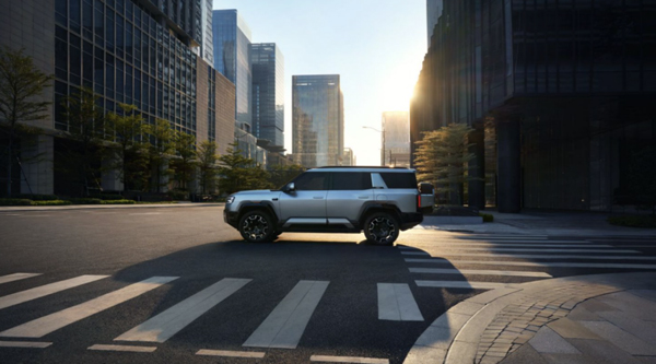 國(guó)貨旗艦來(lái)了！比亞迪華為聯(lián)合發(fā)布方程豹 豹8上市，售價(jià)37.98萬(wàn)元起