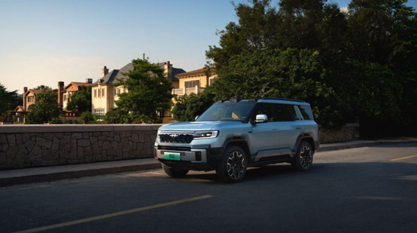 國(guó)貨旗艦來(lái)了！比亞迪華為聯(lián)合發(fā)布方程豹 豹8上市，售價(jià)37.98萬(wàn)元起