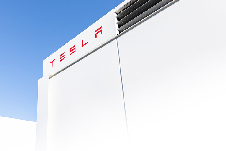 特斯拉荷蘭儲能再發火情!中國上海儲能超級工廠預計一季度投產