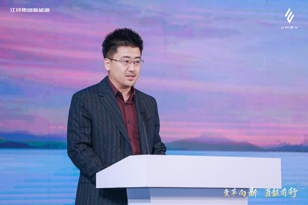 姜蔚然作為動力電池共創代表致辭