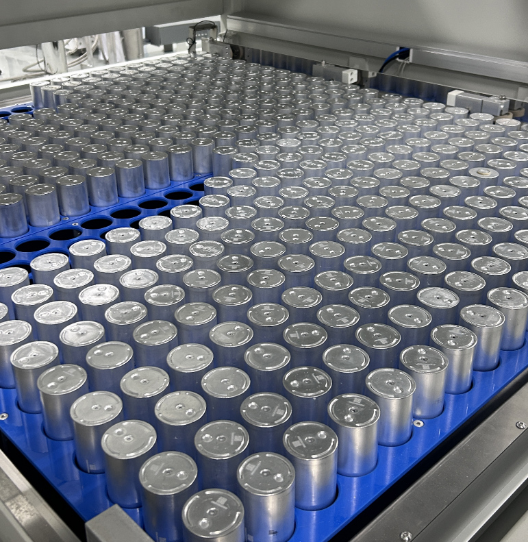 打造超充系！云山動(dòng)力超充大圓柱電池量產(chǎn)正式通線