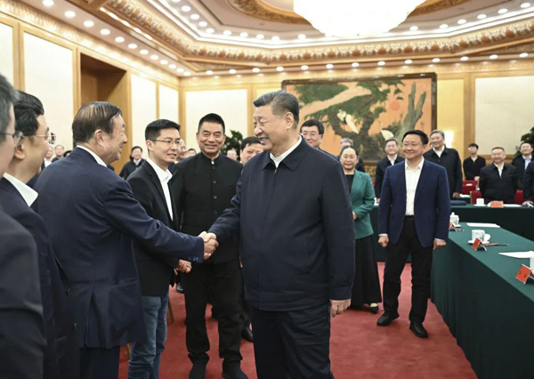 2月17日,中共中央總書記、國(guó)家主席、中央軍委主席習(xí)近平在京出席民營(yíng)企業(yè)座談會(huì)并發(fā)表重要講話。這是習(xí)近平同民營(yíng)企業(yè)負(fù)責(zé)人親切交流。 新華社記者 李學(xué)仁 攝 2月17日,中共中央總書記、國(guó)家主席、中央軍委主席習(xí)近平在京出席民營(yíng)企業(yè)座談會(huì)并發(fā)表重要講話。這是習(xí)近平同民營(yíng)企業(yè)負(fù)責(zé)人親切交流。 新華社記者 李學(xué)仁 攝