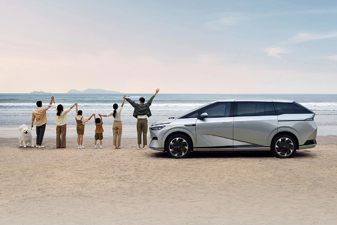 小鵬汽車2024年?duì)I收近409億 今年一季度總交付量預(yù)超9.1萬(wàn)輛