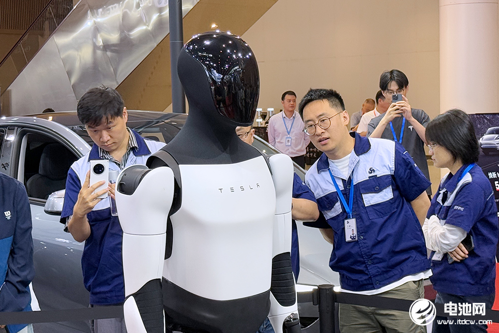 人形機器人市場規模有望至1.5萬億元!湖北省100億元基金設立