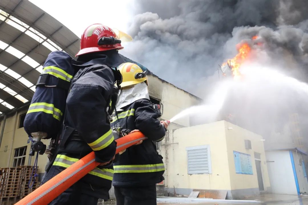 突發！臺灣首家超級電池工廠起火，河南一電池組裝車間起火！