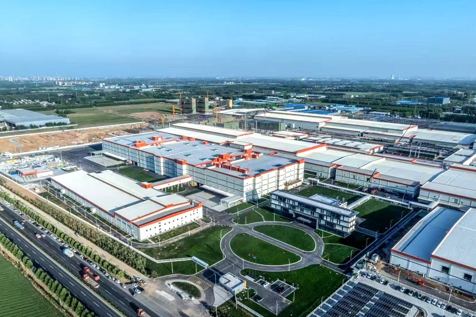 一邊是頭部企業擴產從從容容！一邊是鋰電項目終止匆匆忙忙